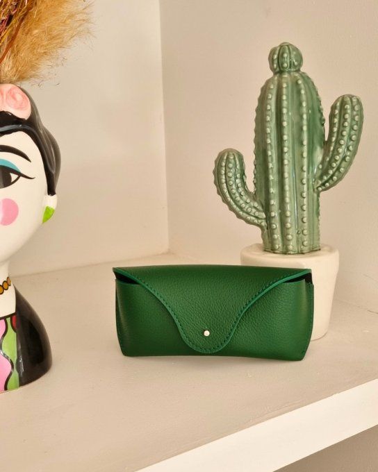 etui lunette en cuir solaire et vue vert printemps 88