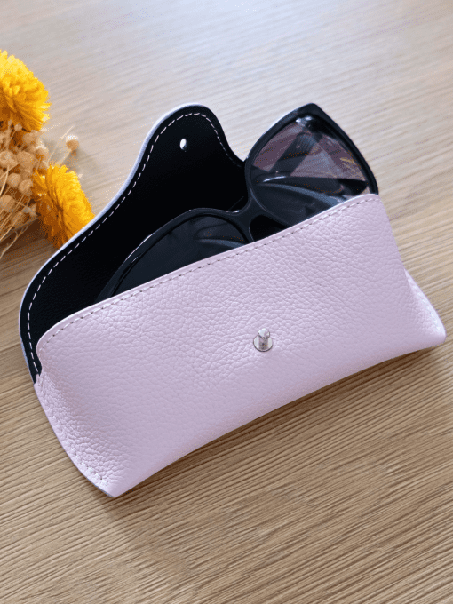 etui lunette en cuir solaire et vue rose poudre