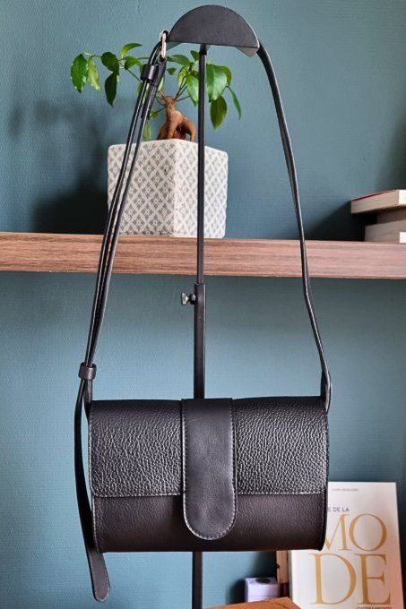 sac_baguette_bandouliere_cuir_noir_printemps_88