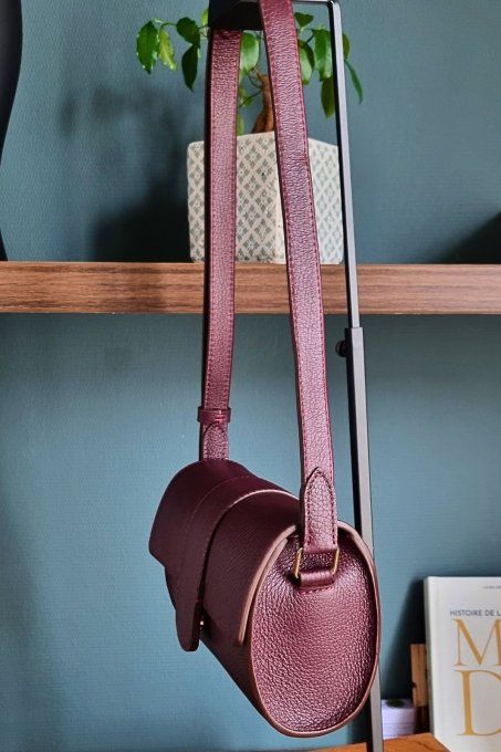 sac_baguette_et_bandouliere_en_cuir_bordeaux_printemps_88-jpg